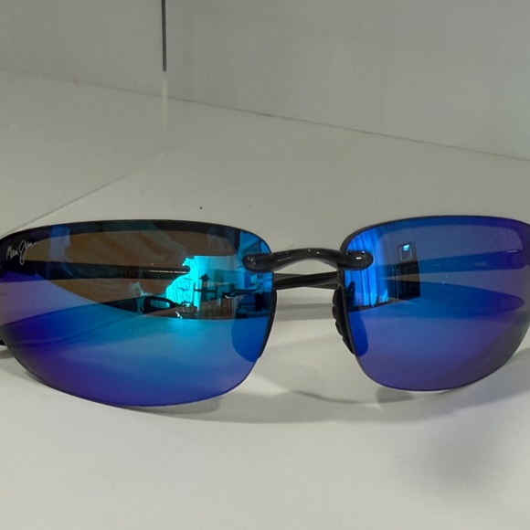 Maui Jim HO'OKIPA - Translucent Smoke Grey Frame w/ Blue Hawaii Lens - Picture 10 of 10